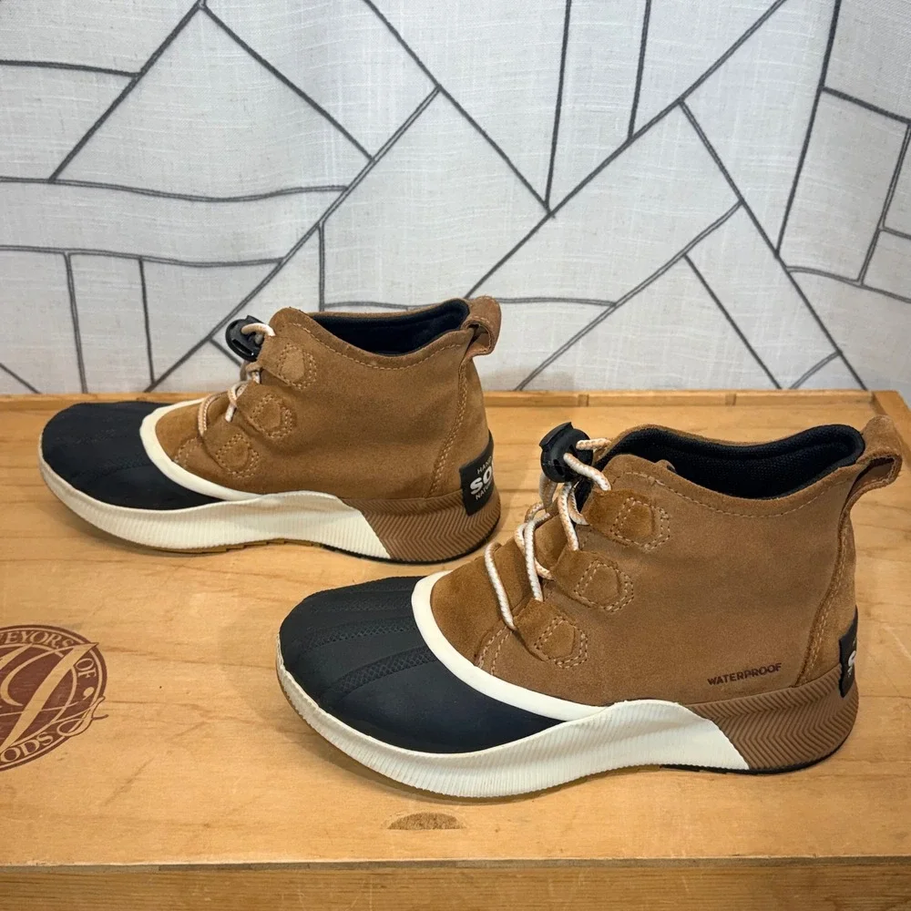 Sorel Out N About III Classic Duck Boots Size 4 Tan‎ Waterproof Suede NY4564-224